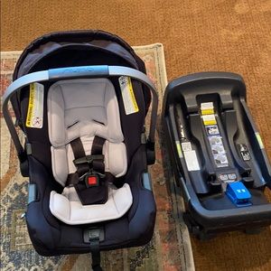 Nuna Pipa car seat and base